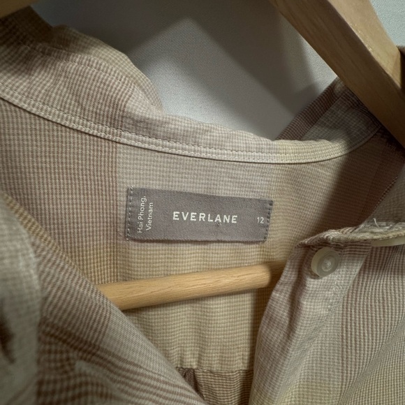 Everlane Women's Cream Button Down Shirt - Picture 11 of 13